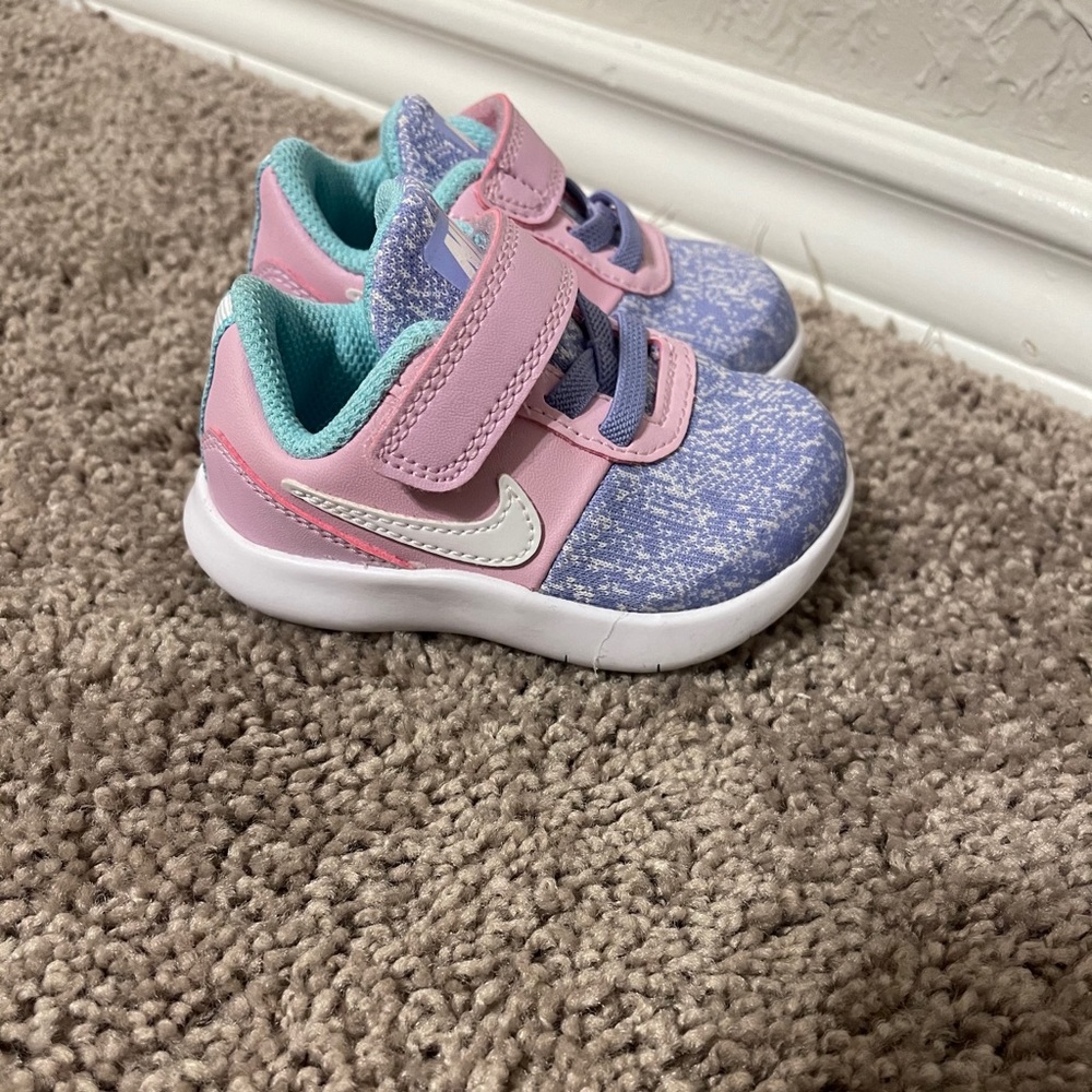Children Nike - Picture 2 of 4